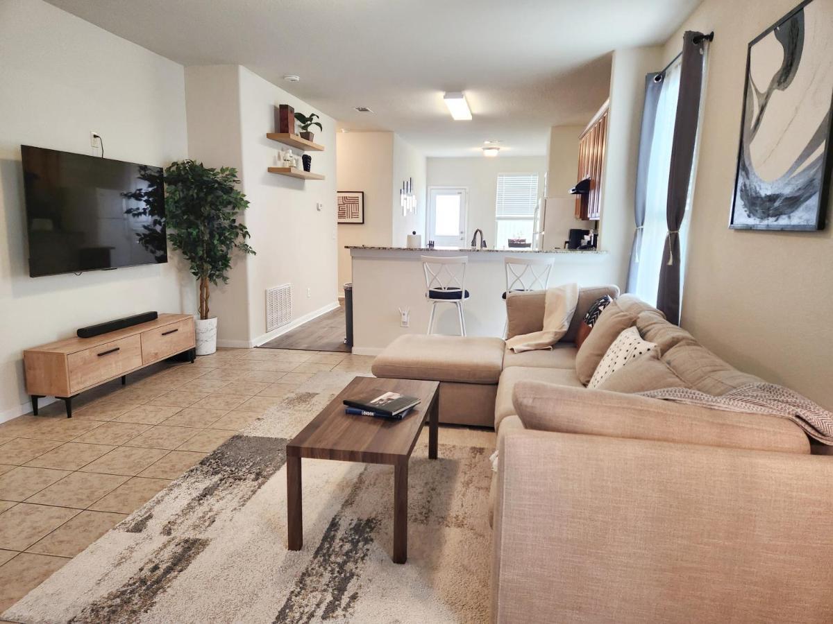 4 Bedroom Home Near Downtown Med Center Nrg Stadium Pearland Skyview Long By Ion Rentals Houston Exterior photo