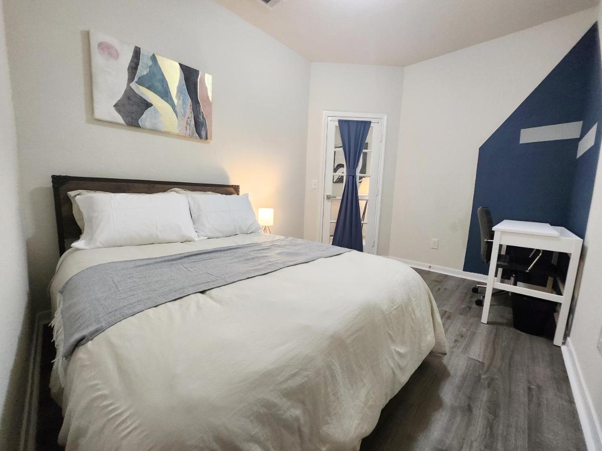 4 Bedroom Home Near Downtown Med Center Nrg Stadium Pearland Skyview Long By Ion Rentals Houston Exterior photo