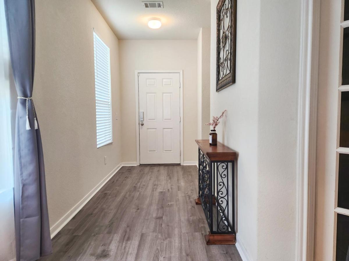 4 Bedroom Home Near Downtown Med Center Nrg Stadium Pearland Skyview Long By Ion Rentals Houston Exterior photo