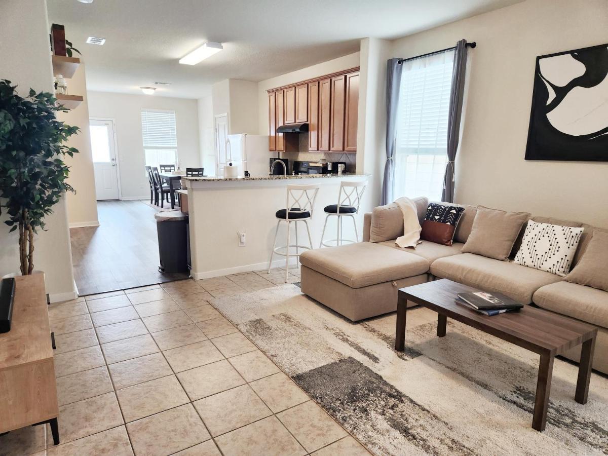 4 Bedroom Home Near Downtown Med Center Nrg Stadium Pearland Skyview Long By Ion Rentals Houston Exterior photo